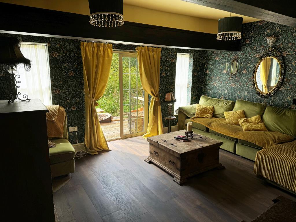 Lot: 67 - DETACHED BUNGALOW WITH POTENTIAL ON 1.6 ACRE PLOT - Looking Towards the Garden from the Living Room